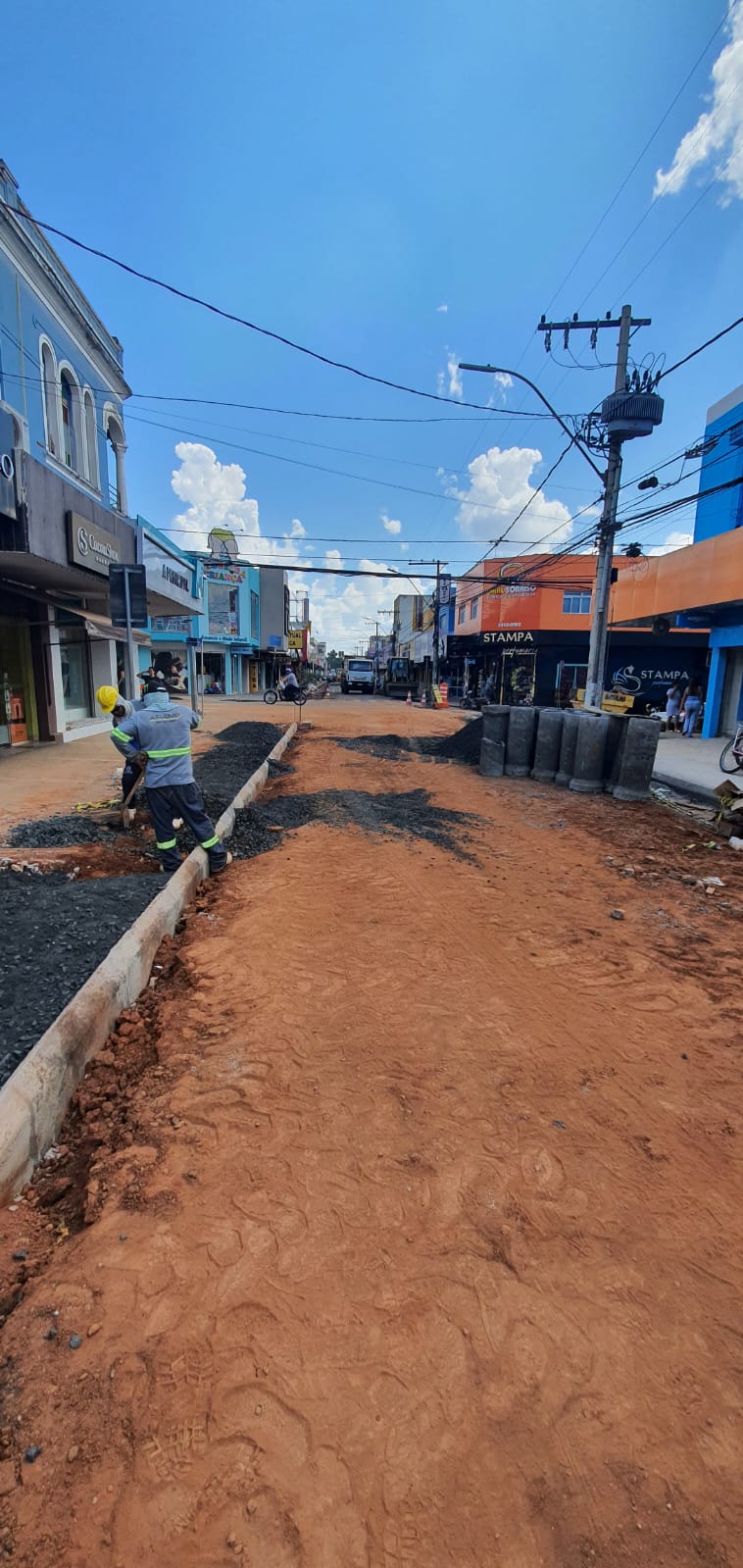 Obras de drenagem e concretagem já estão sendo implantadas no segundo e terceiro quarteirão da rua Rui Barbosa