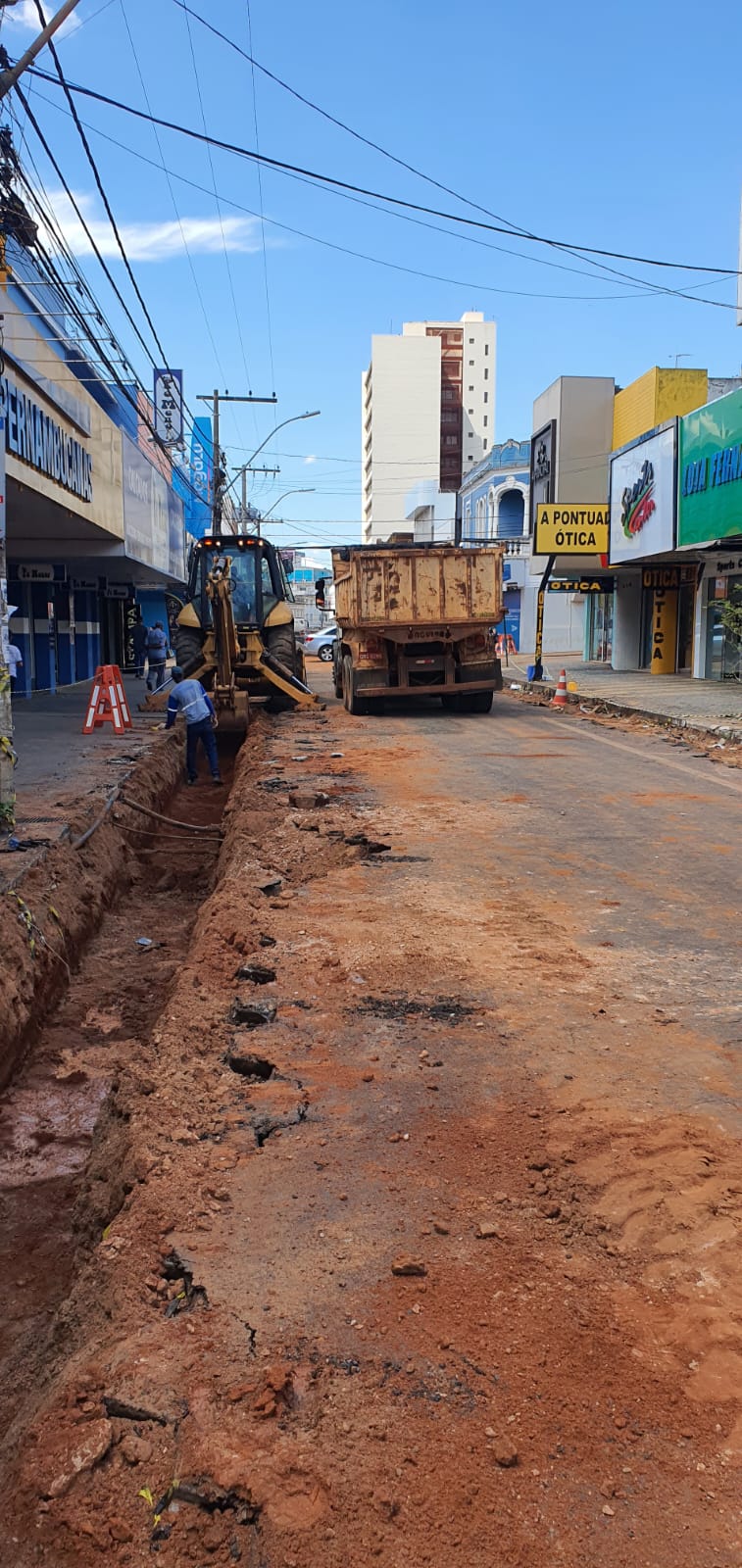 Obras de drenagem e concretagem já estão sendo implantadas no segundo e terceiro quarteirão da rua Rui Barbosa