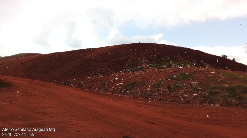 Obras da nova célula do Aterro Sanitário de Araguari continuam a todo vapor