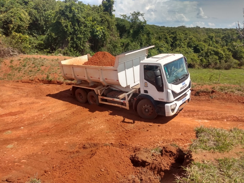 Secretaria de Obras encerra o mês de outubro com atuação em várias regiões da Zona Rural
