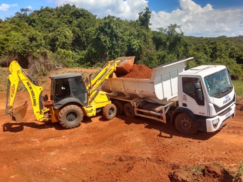 Secretaria de Obras encerra o mês de outubro com atuação em várias regiões da Zona Rural