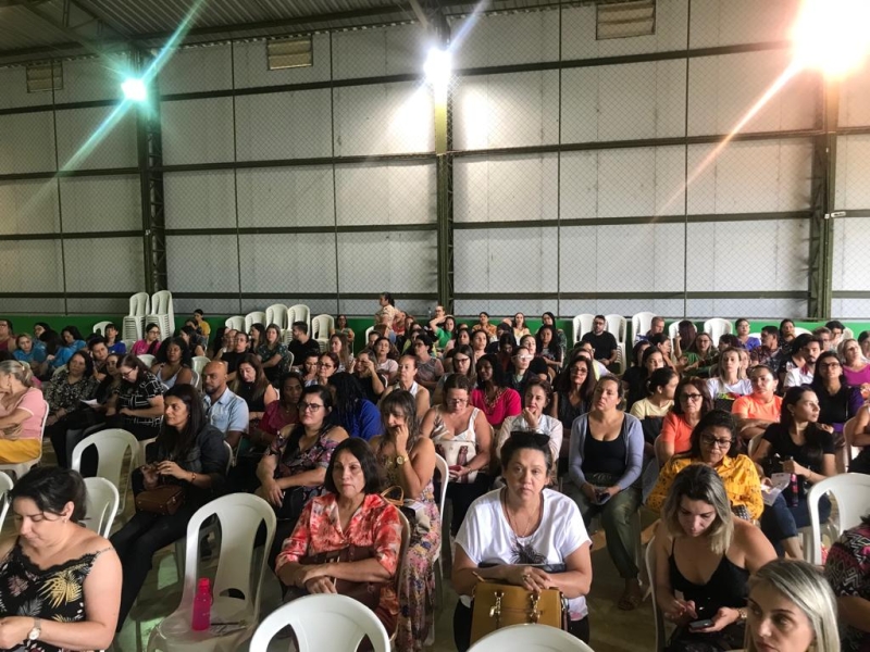 Neste sábado (15), a Prefeitura de Araguari, através da Secretaria de Educação / CEMAPE (Centro Municipal de Aperfeiçoamento dos Profissionais da Educação), realizou oficinas pedagógicas (Módulo II), buscando contribuir e valorizar o trabalho dos professores.