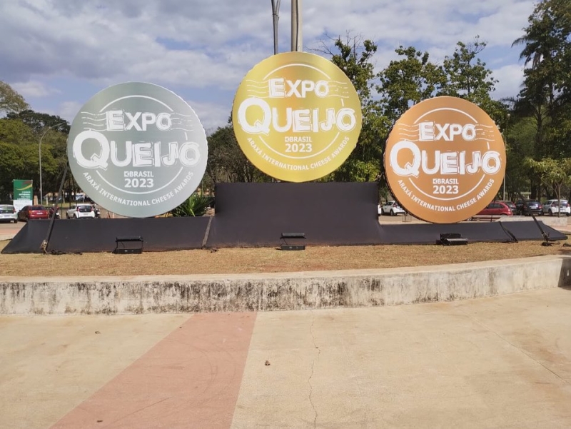A prefeitura de Araguari, através da secretaria de Desenvolvimento Econômico e Turismo estará presente na Feira Internacional do Queijo/ Feira Internacional de Negócios que acontece em Araxá nos dias 24, 25, 26 e 27 de agosto de 2023.