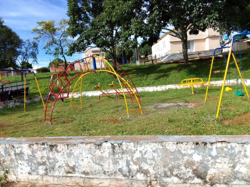 Novo parque infantil foi implantado no Distrito de Piracaíba 