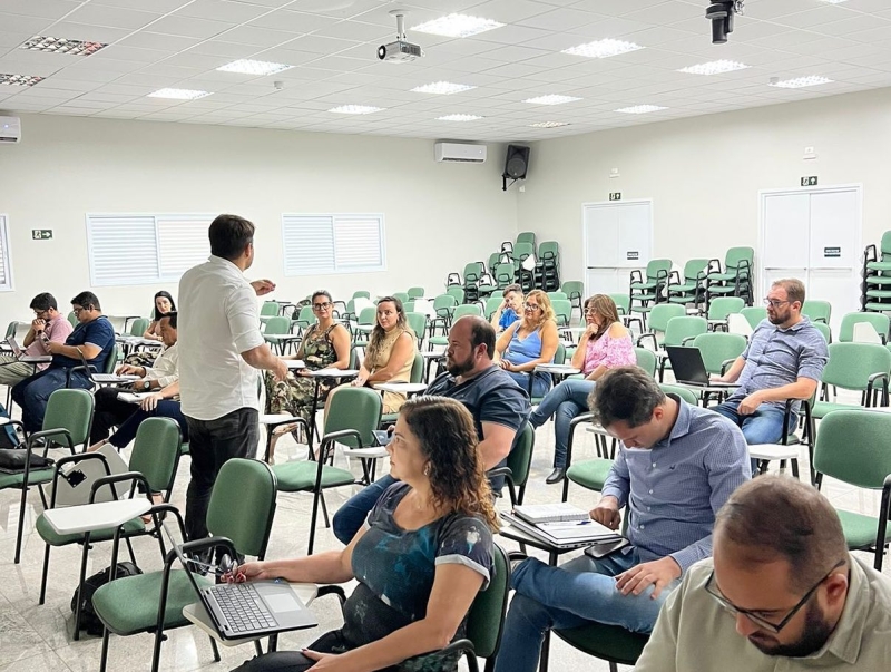Prefeito Renato Carvalho se reúne com equipe de governo nesta terça-feira