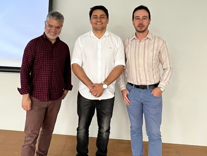 Prefeito Renato Carvalho se reúne com equipe de governo nesta terça-feira