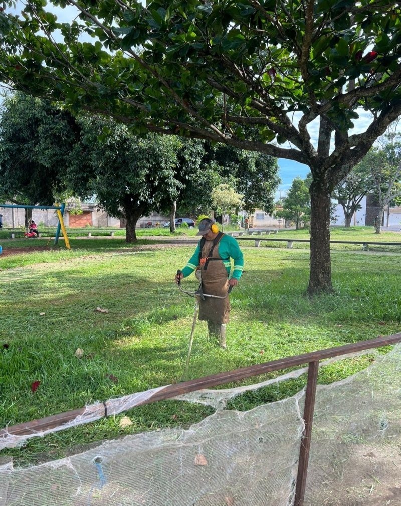 Prefeitura de Araguari intensifica o serviço de manutenção dos espaços públicos