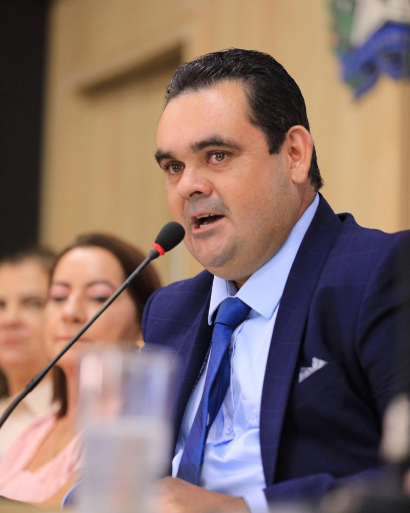 Prefeito Renato Carvalho e vice Maria Cecília participam da posse da nova mesa diretora da Câmara Municipal de Araguari