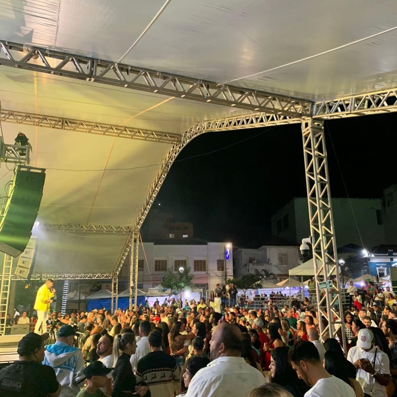 Réveillon na Praça é grande sucesso em Araguari