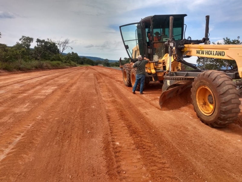 A prefeitura de Araguari, através da secretaria de Obras, informa que realizou segunda-feira (16), uma medida paliativa para facilitar a trafegabilidade na estrada de acesso ao Porto dos Barreiros, na região do Barracão.