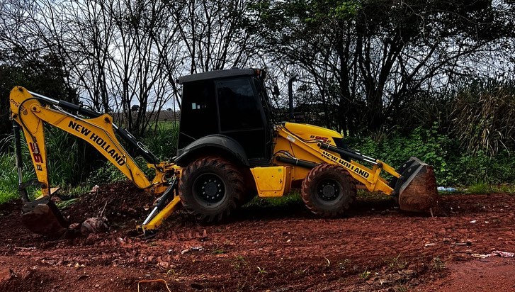 Secretaria de Serviços Urbanos atua na limpeza da área às margens da linha férrea