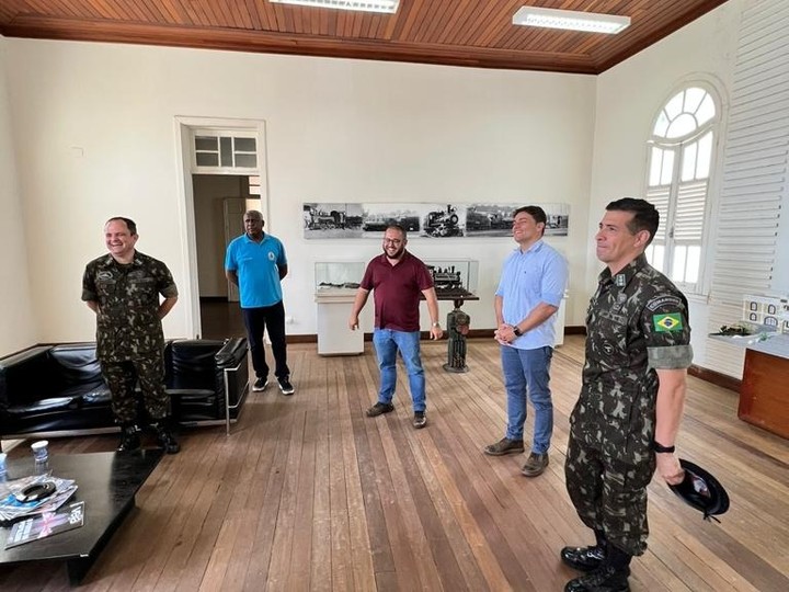 Prefeito recebe visita dos novos comandantes do Batalhão Mauá e do 36º Batalhão de Infantaria Mecanizado