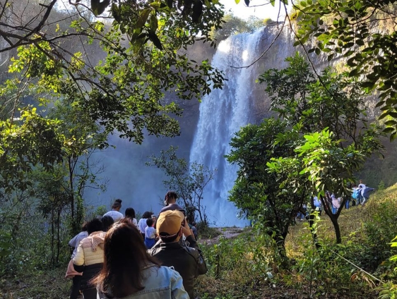 Secretaria de Educação promove visita de alunos da rede municipal a cachoeira do Recanto das Irmãs