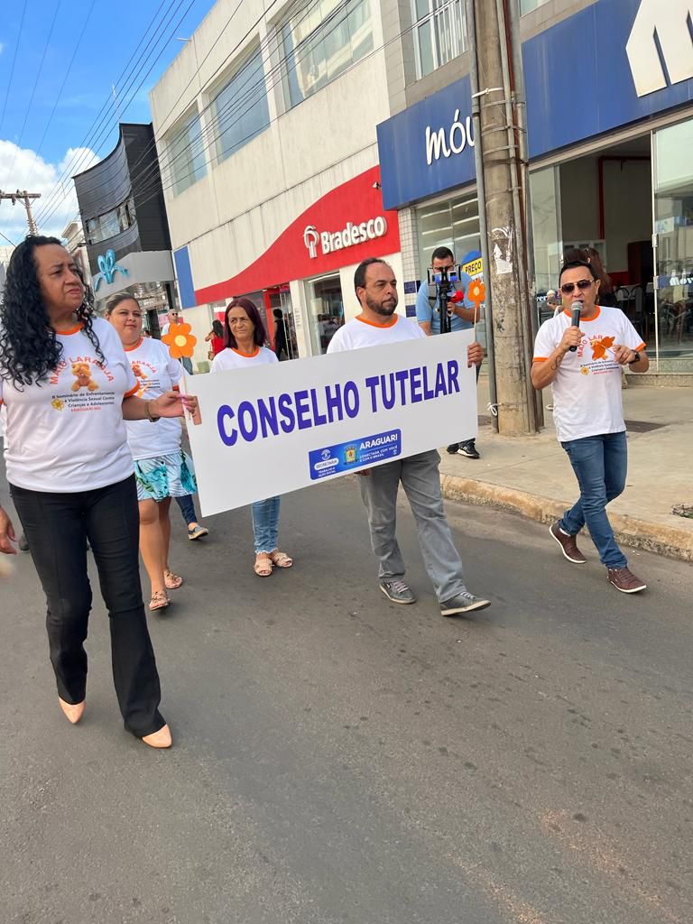 A prefeitura de Araguari, através da Secretaria do Trabalho e Ação Social, realizou na tarde desta sexta-feira (20) a passeata de conscientização da campanha “Maio Laranja”, de Combate ao Abuso e à Exploração Sexual de Crianças e Adolescentes.