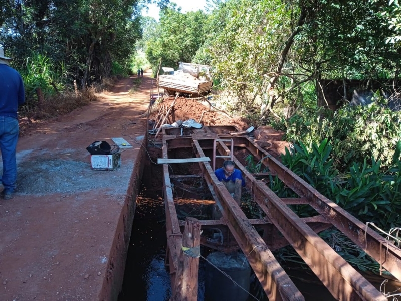 Secretaria de Obras promove alargamento em ponte na região de Piracaíba