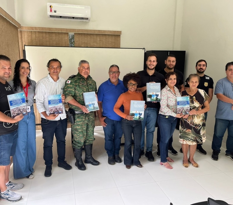 A prefeitura de Araguari, através da secretaria de Meio Ambiente, realizou na manhã desta quinta-feira (16), a entrega do Plano Municipal de Gestão Integrada de Resíduos Sólidos.