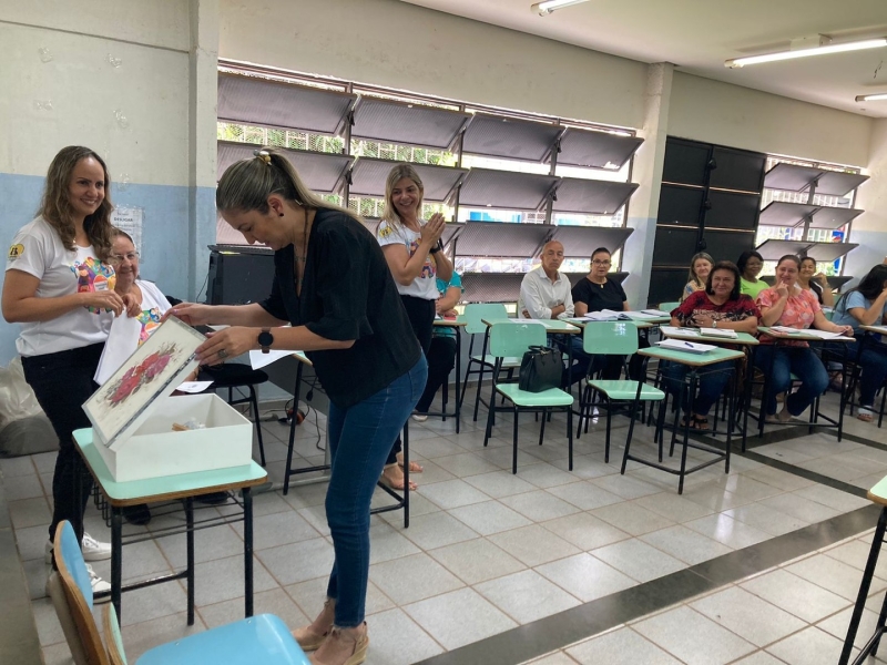 A Prefeitura de Araguari, através do Departamento de Educação Infantil da secretaria de Educação, realizou nesta quarta-feira (15), Encontro Pedagógico com Diretores e Especialistas da rede municipal, no Polo UAB Araguari.