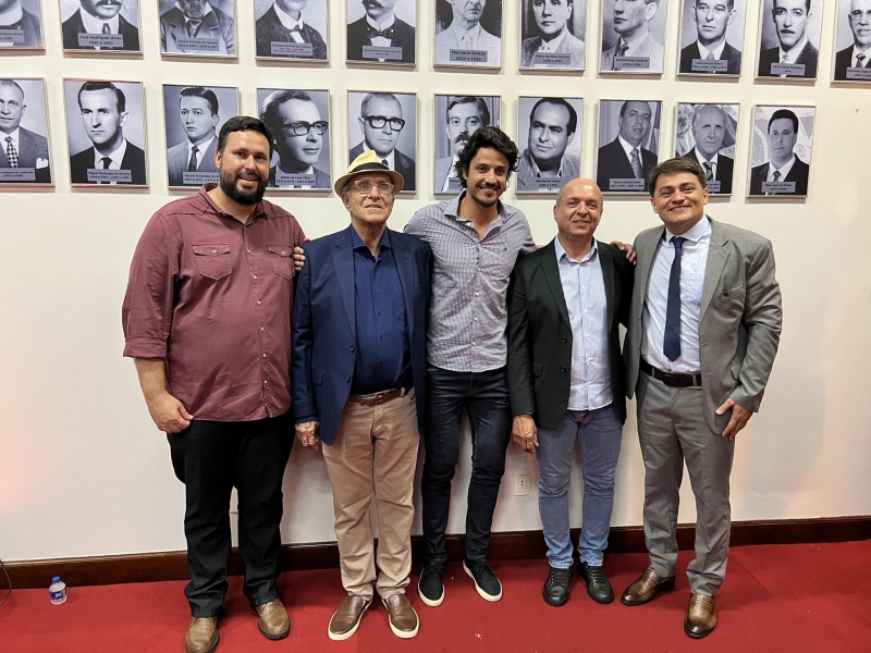 Em noite histórica prefeitura inaugura galeria de ex-prefeitos e vices de Araguari