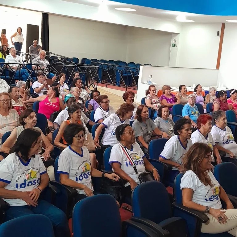Animação, alto astral e muita alegria! Foi a energia do evento de abertura das atividades referentes ao Mês da Pessoa Idosa em Araguari, realizado pela prefeitura, neste último dia 06 de outubro, por meio da secretaria do Trabalho e Ação Social.