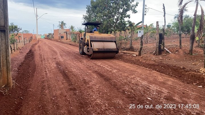 A prefeitura de Araguari, através da secretaria de Obras, acompanha a reta final dos trabalhos de asfaltamento das ruas na comunidade de Ararapira.